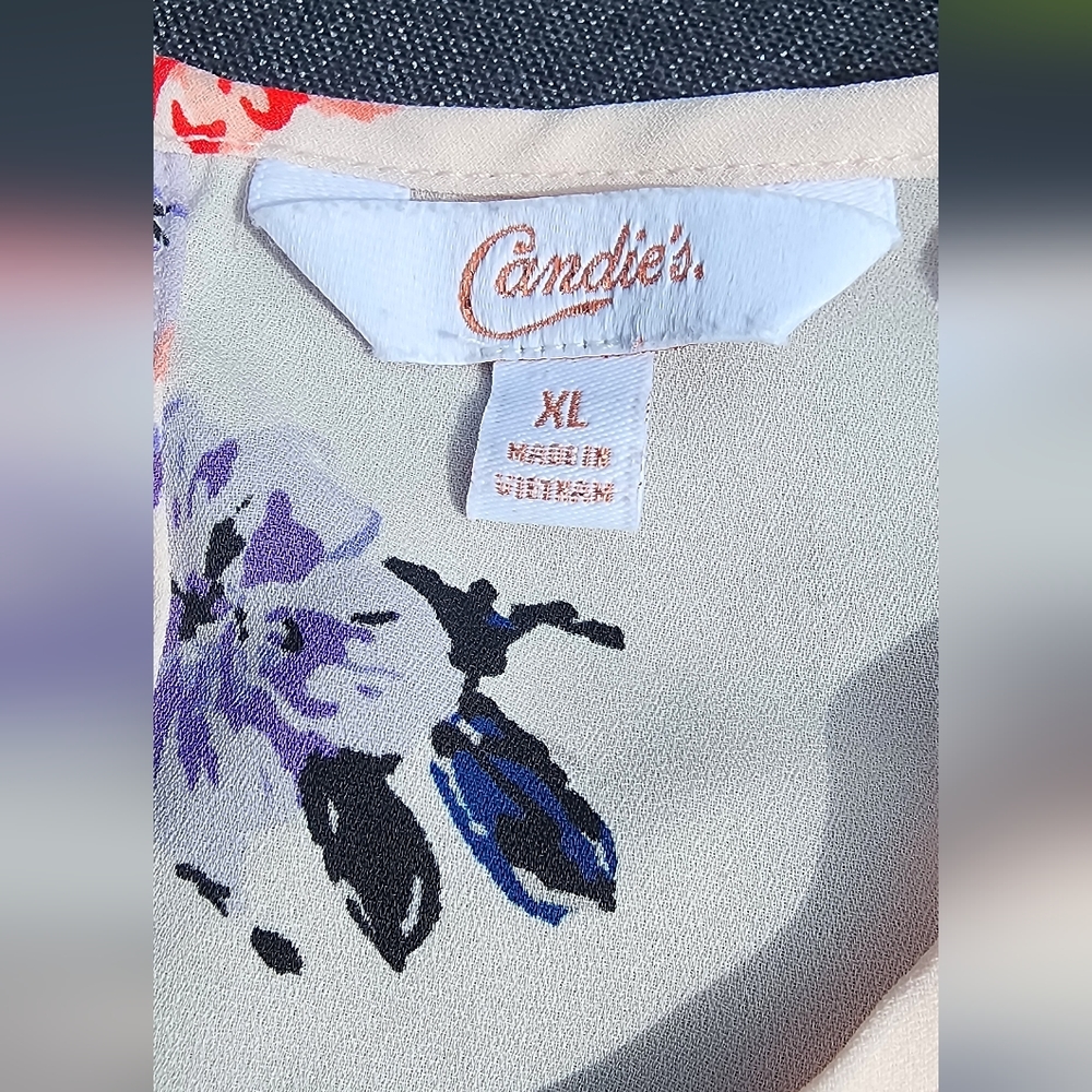 Candie's floral top - Picture 5 of 7